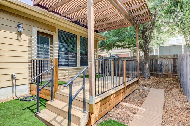 6705 Covered Bridge DR 10, Austin, TX 78736