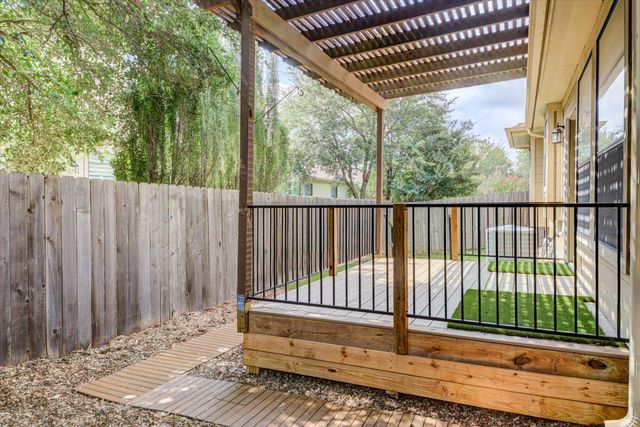 6705 Covered Bridge DR 10, Austin, TX 78736