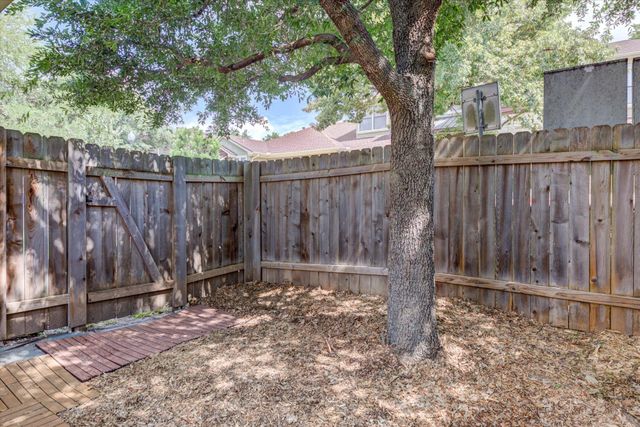 6705 Covered Bridge DR 10, Austin, TX 78736