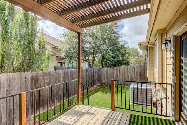 6705 Covered Bridge DR 10, Austin, TX 78736