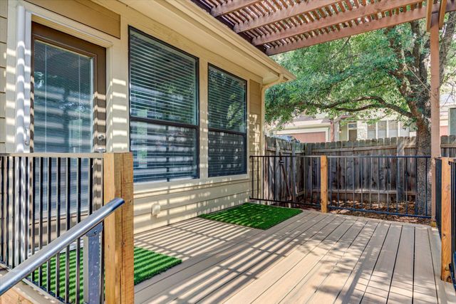 6705 Covered Bridge DR 10, Austin, TX 78736