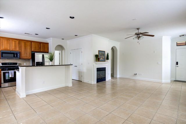 6705 Covered Bridge DR 10, Austin, TX 78736