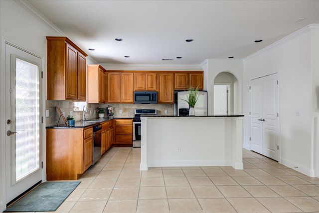 6705 Covered Bridge DR 10, Austin, TX 78736