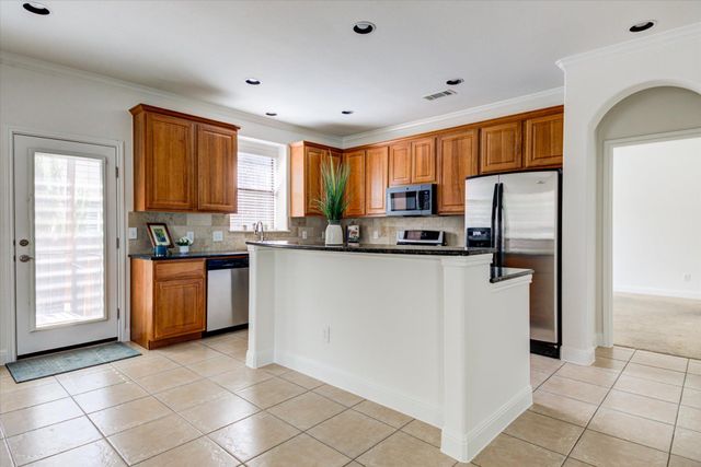 6705 Covered Bridge DR 10, Austin, TX 78736