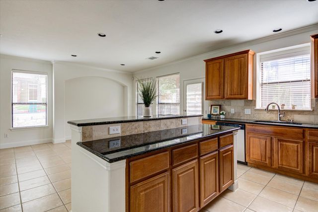 6705 Covered Bridge DR 10, Austin, TX 78736