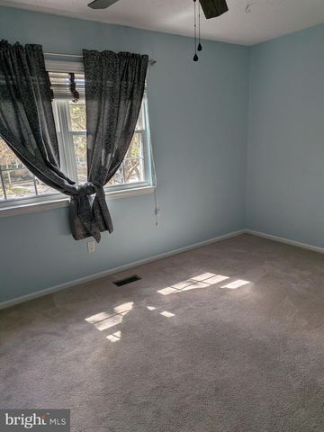 42 RAMPART DR, Chesterbrook, PA 19087