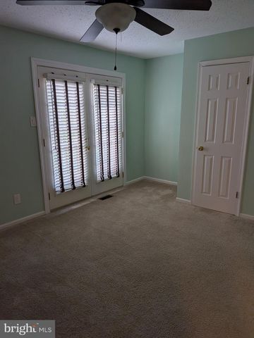 42 RAMPART DR, Chesterbrook, PA 19087