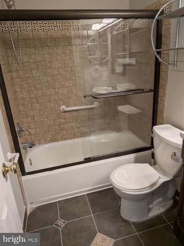 42 RAMPART DR, Chesterbrook, PA 19087