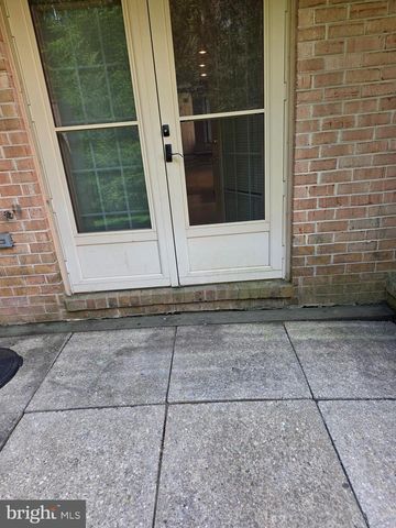 42 RAMPART DR, Chesterbrook, PA 19087
