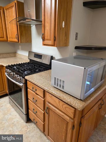 42 RAMPART DR, Chesterbrook, PA 19087