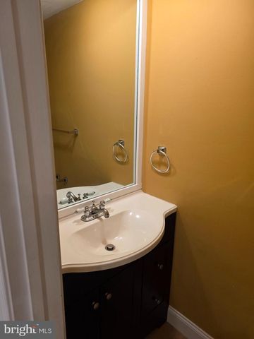 42 RAMPART DR, Chesterbrook, PA 19087