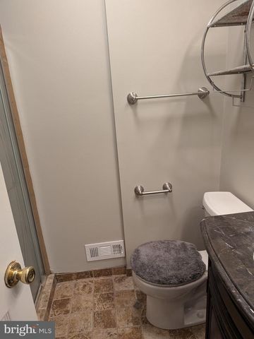 42 RAMPART DR, Chesterbrook, PA 19087