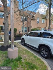 42 RAMPART DR, Chesterbrook, PA 19087