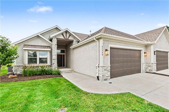 21739 W 116th Terrace, Olathe, KS 66061
