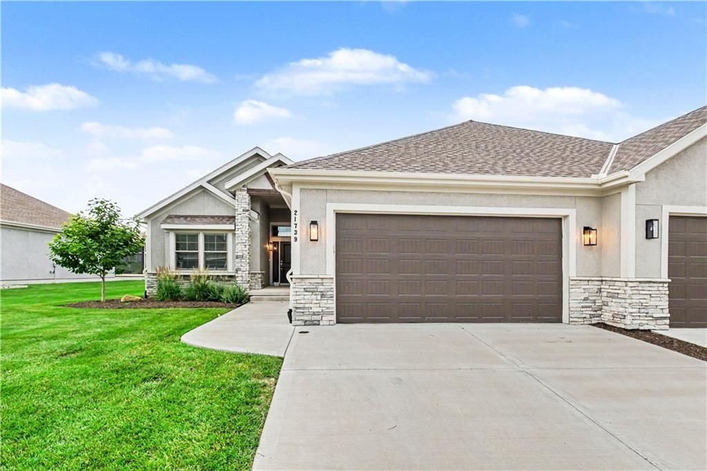 21739 W 116th Terrace, Olathe, KS 66061