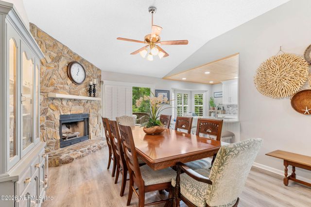 1716 CHANDELIER Circle W, Jacksonville, FL 32225