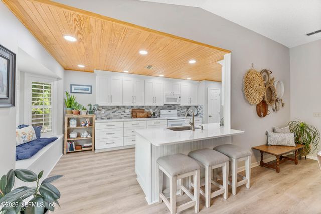 1716 CHANDELIER Circle W, Jacksonville, FL 32225