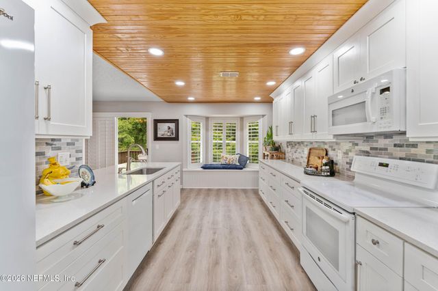 1716 CHANDELIER Circle W, Jacksonville, FL 32225