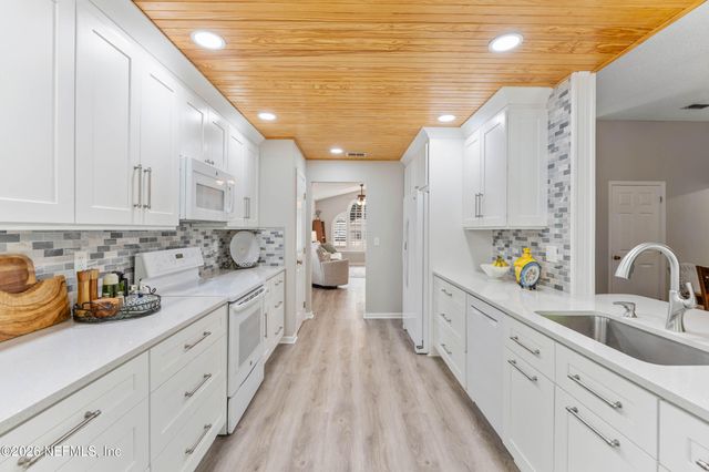 1716 CHANDELIER Circle W, Jacksonville, FL 32225