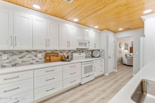 1716 CHANDELIER Circle W, Jacksonville, FL 32225