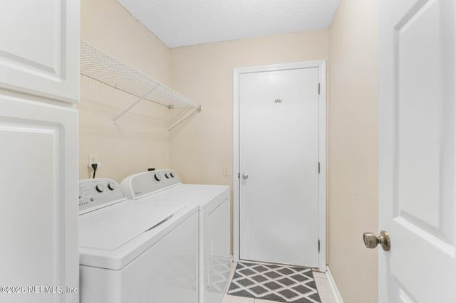 1716 CHANDELIER Circle W, Jacksonville, FL 32225