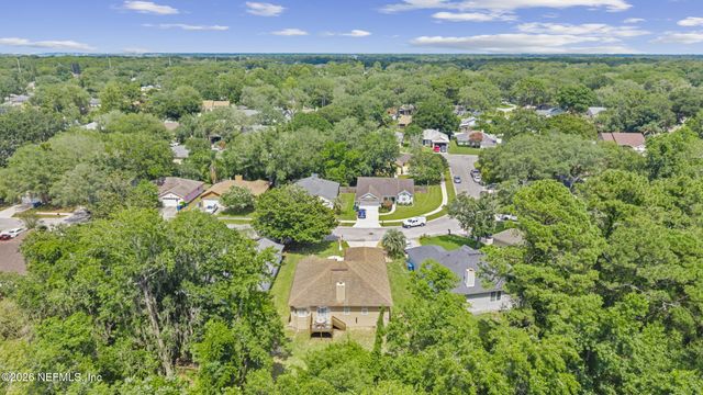 1716 CHANDELIER Circle W, Jacksonville, FL 32225