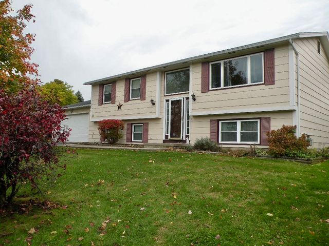 33 Groveview Circle, Greece, NY 14612