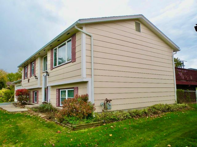 33 Groveview Circle, Greece, NY 14612