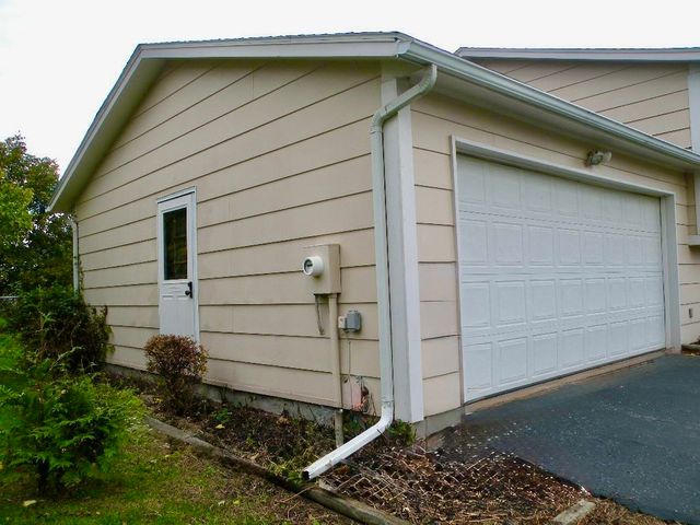 33 Groveview Circle, Greece, NY 14612