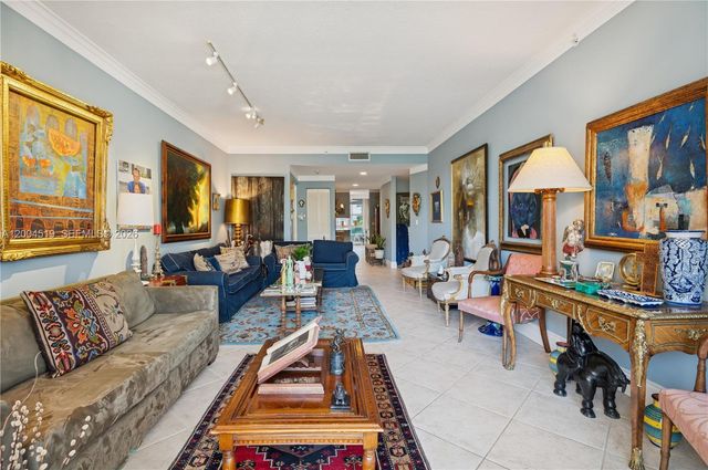 719 Crandon Blvd 310, Key Biscayne, FL 33149