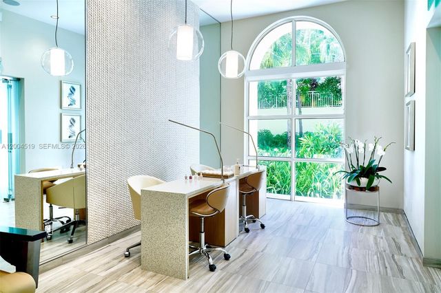 719 Crandon Blvd 310, Key Biscayne, FL 33149