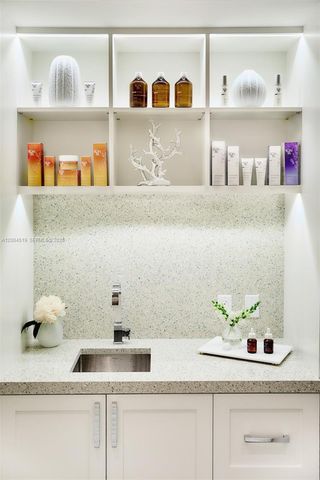 719 Crandon Blvd 310, Key Biscayne, FL 33149