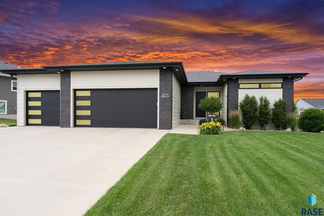 105 N Tumble Creek Cir Circle, Sioux Falls, SD 57110