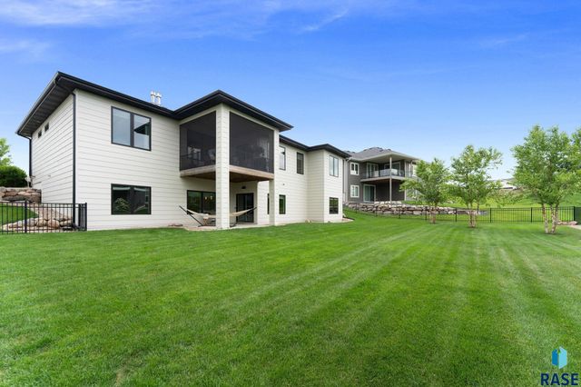 105 N Tumble Creek Cir Circle, Sioux Falls, SD 57110