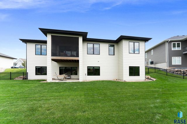 105 N Tumble Creek Cir Circle, Sioux Falls, SD 57110