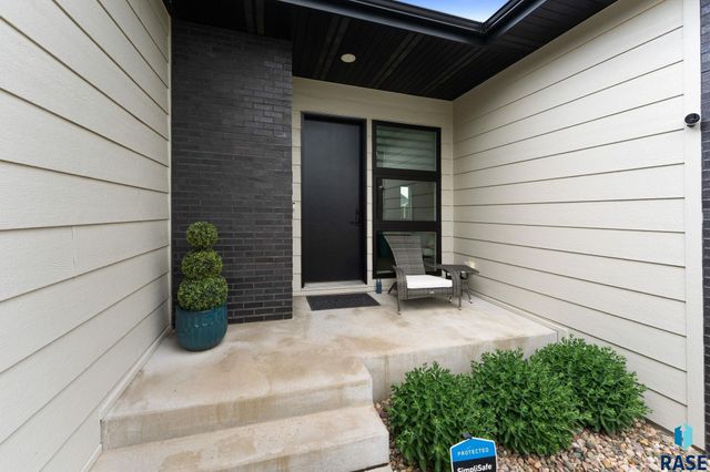 105 N Tumble Creek Cir Circle, Sioux Falls, SD 57110