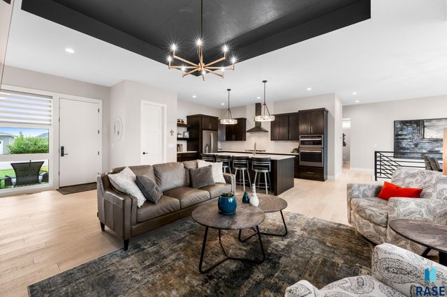 105 N Tumble Creek Cir Circle, Sioux Falls, SD 57110