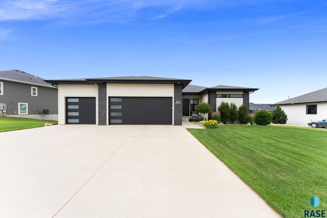105 N Tumble Creek Cir Circle, Sioux Falls, SD 57110