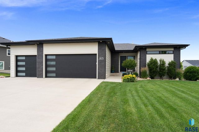 105 N Tumble Creek Cir Circle, Sioux Falls, SD 57110