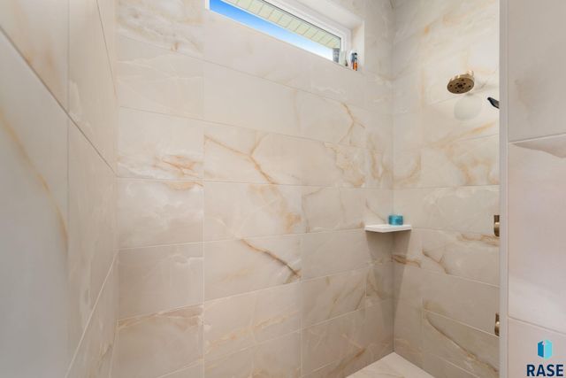 105 N Tumble Creek Cir Circle, Sioux Falls, SD 57110