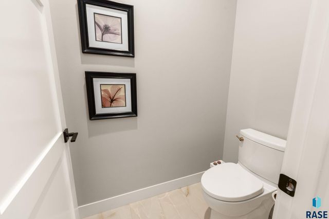 105 N Tumble Creek Cir Circle, Sioux Falls, SD 57110