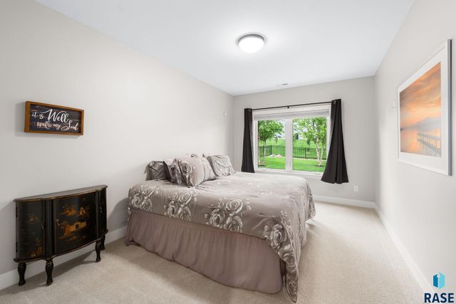 105 N Tumble Creek Cir Circle, Sioux Falls, SD 57110