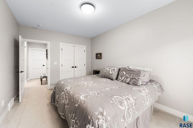 105 N Tumble Creek Cir Circle, Sioux Falls, SD 57110