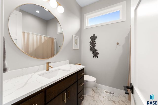 105 N Tumble Creek Cir Circle, Sioux Falls, SD 57110