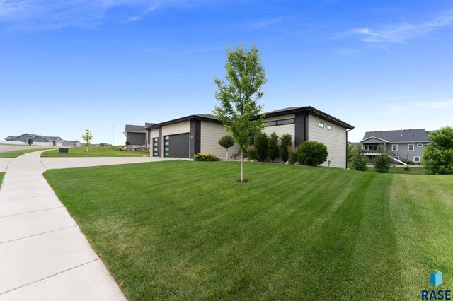 105 N Tumble Creek Cir Circle, Sioux Falls, SD 57110
