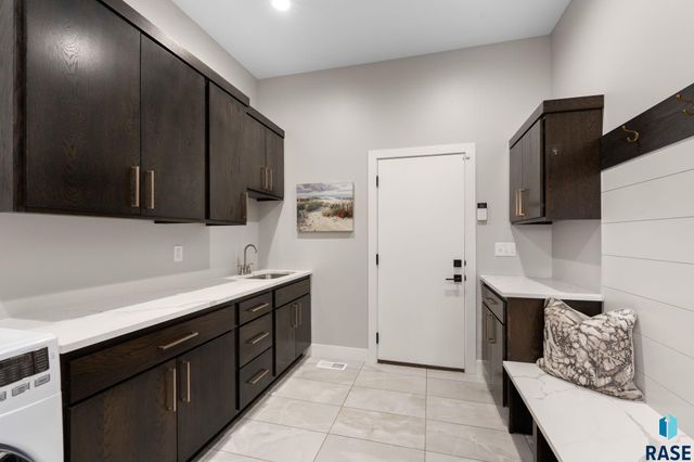 105 N Tumble Creek Cir Circle, Sioux Falls, SD 57110