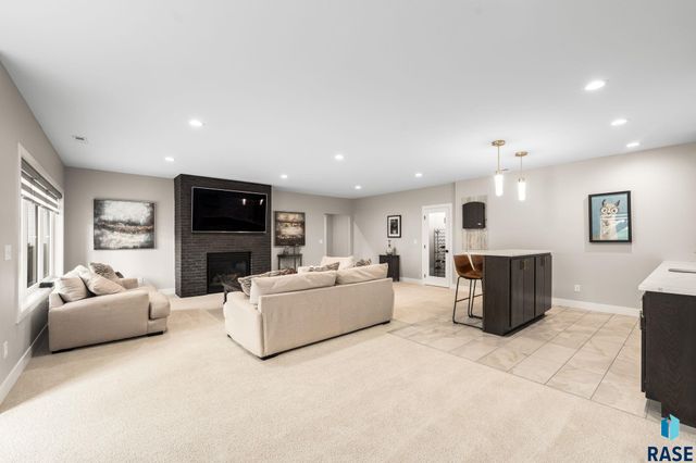 105 N Tumble Creek Cir Circle, Sioux Falls, SD 57110