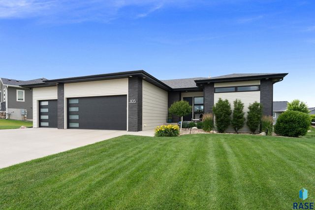 105 N Tumble Creek Cir Circle, Sioux Falls, SD 57110