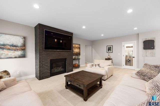 105 N Tumble Creek Cir Circle, Sioux Falls, SD 57110