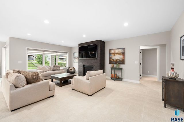 105 N Tumble Creek Cir Circle, Sioux Falls, SD 57110